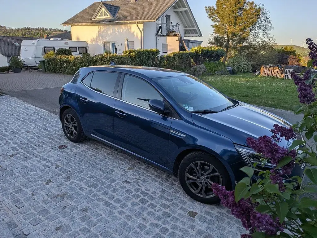 Gebraucht Renault Mégane Intens 140 PS (102 kW) 2020 Blau Limousine