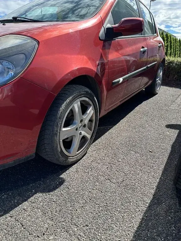 Gebraucht Renault Clio II Authentique 75 PS (55 kW) 2006 Orange Limousine