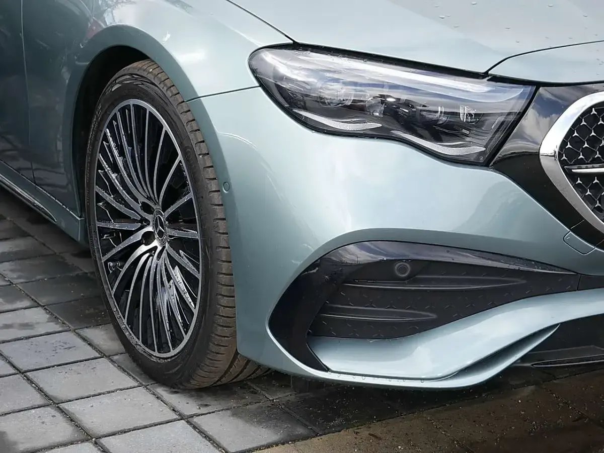Gebraucht Mercedes E450 AMG 367 PS (269 kW) 2024 Metalliclack verdesilber Kombi