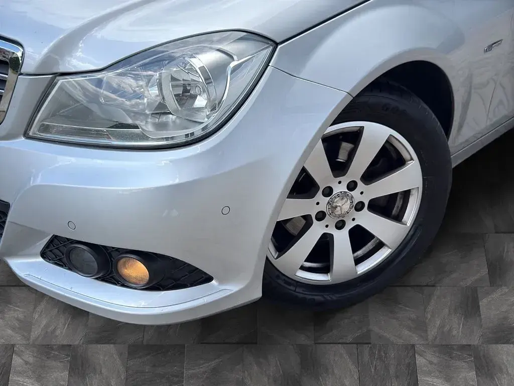 Gebraucht Mercedes C200 Classic 136 PS (100 kW) 2011 Silber Limousine
