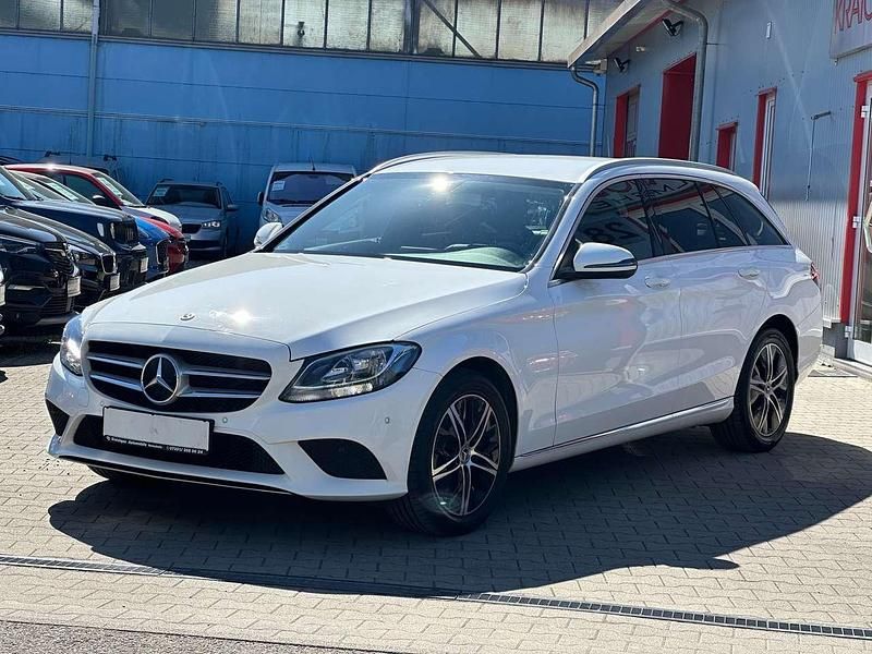 Gebraucht Mercedes C220 194 PS (142 kW) 2020 Polarweiss  unilack Kombi