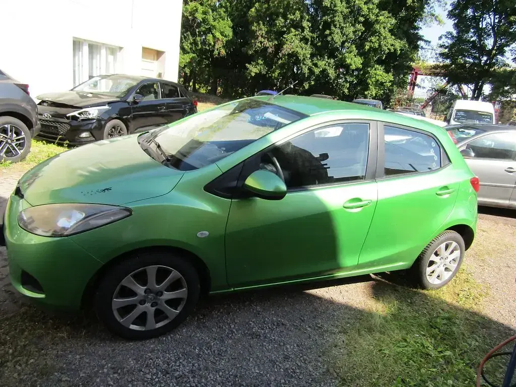 Gebraucht Mazda 2 Independence 86 PS (63 kW) 2009 Grün Kleinwagen