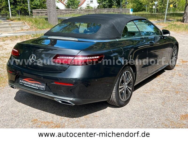 Gebraucht Mercedes E220 194 PS (142 kW) 2021 Olivgruen matt Cabrio