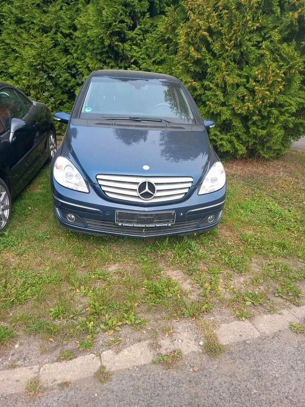 Blau Gebraucht 2006 Mercedes B200 Van / Kleinbus | 2.560 € - Bild 1/4