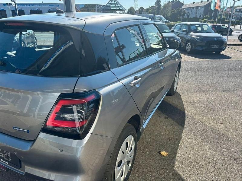 Neu Suzuki Swift Club 83 PS (61 kW) 2025 Silber Kleinwagen