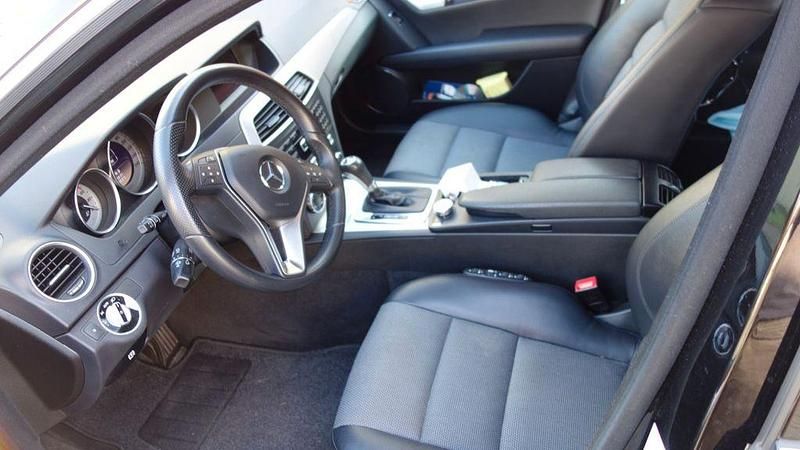 Gebraucht Mercedes C250 204 PS (150 kW) 2012 Schwarz Limousine