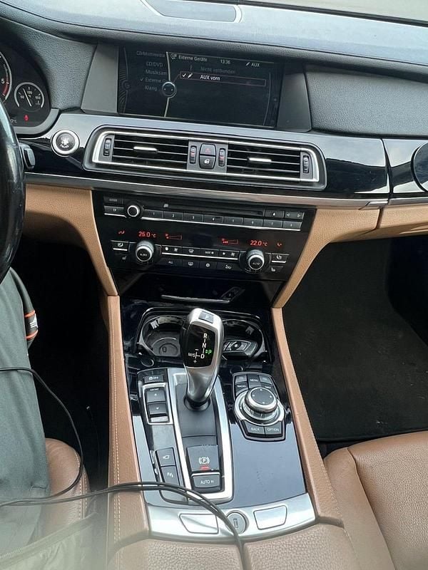 Second-hand BMW 730 245 CP (180 kW) 2009 Negru Berlinǎ