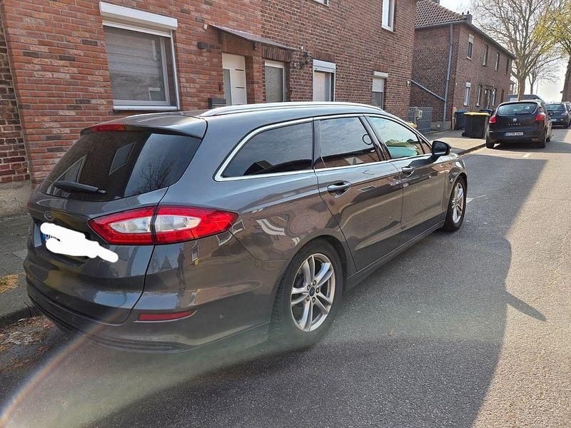 Gebraucht Ford Mondeo Titanium 150 PS (110 kW) 2016 Grau Limousine