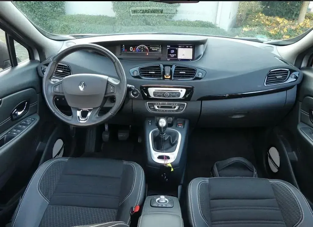 Gebraucht Renault Scenic E-Tech Bose Edition 131 PS (96 kW) 2015 Silber Van / Kleinbus