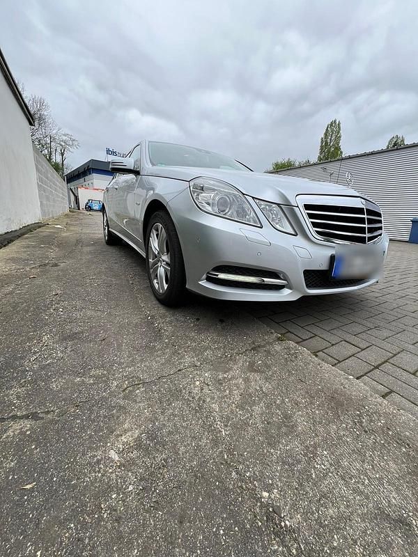Gebraucht Mercedes E220 170 PS (125 kW) 2011 Grau Limousine