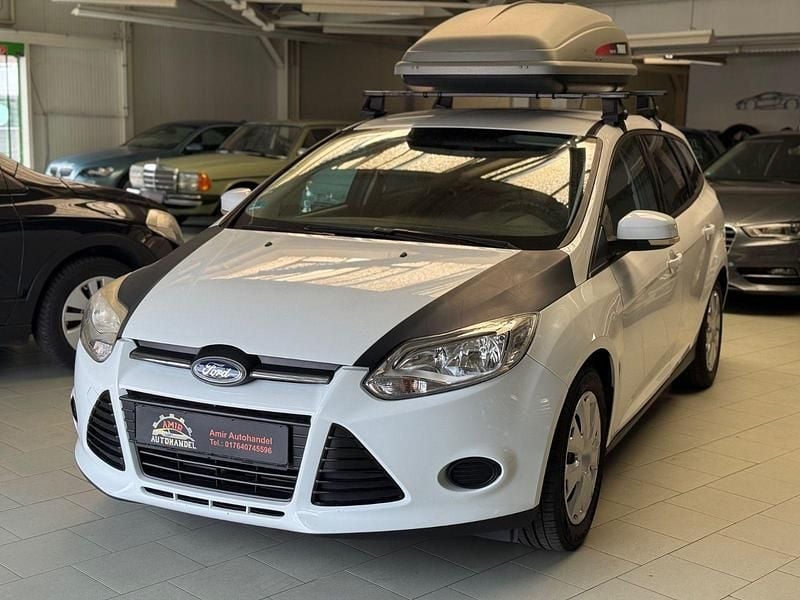 Weiß Gebraucht 2012 Ford Focus Trend Kombi | 2.900 € (Guter Preis) - Bild 1/4
