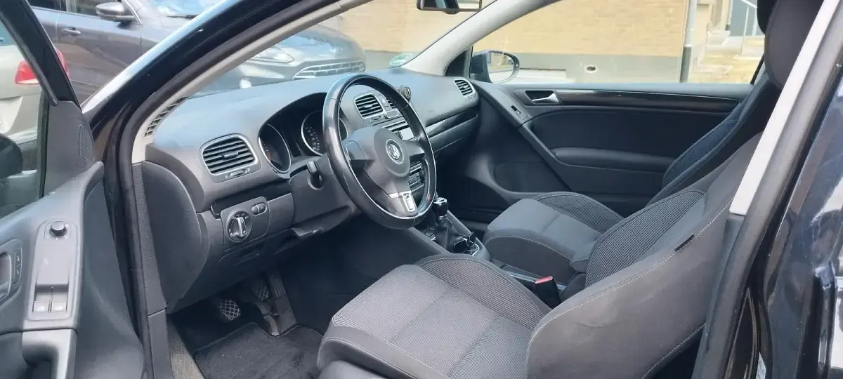 Gebraucht VW Golf VI 140 PS (102 kW) 2011 Schwarz Kleinwagen