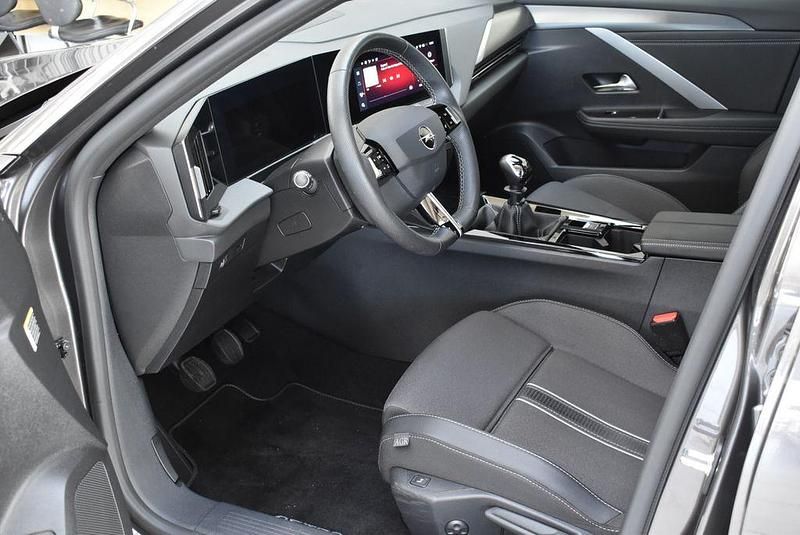 Gebraucht Opel Astra 131 PS (96 kW) 2024 Silber kristall silber met. Limousine