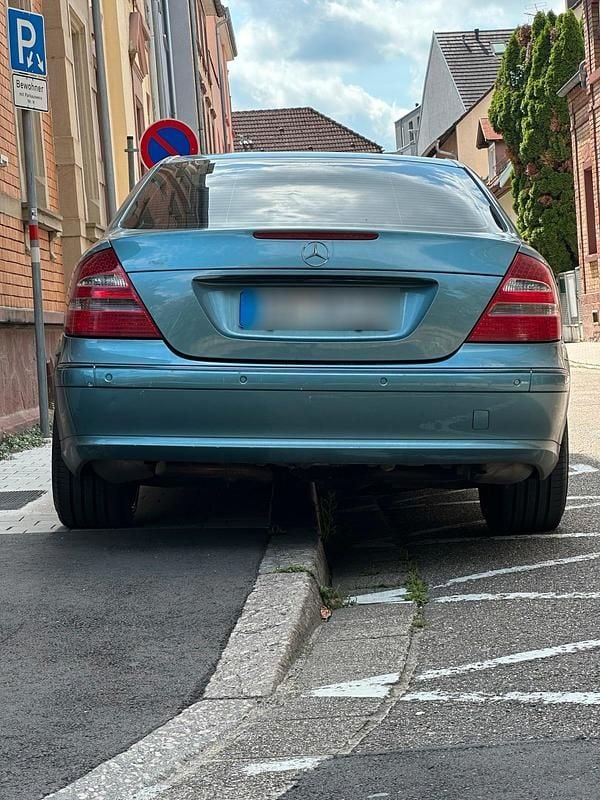 Gebraucht Mercedes E320 Avantgarde 224 PS (164 kW) 2002 Blau Limousine