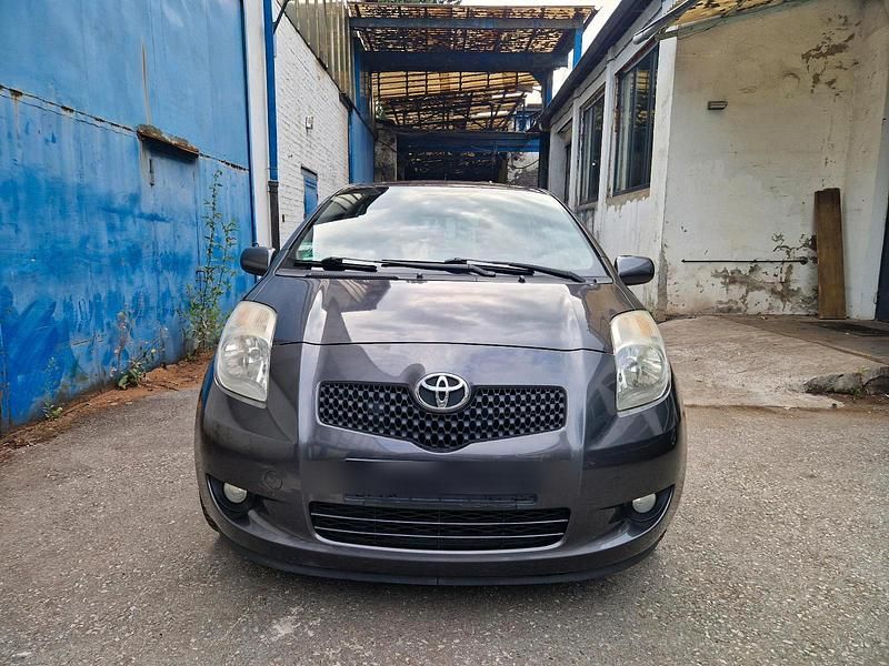 Grau Gebraucht 2008 Toyota Yaris Kleinwagen | 2.800 € (Fairer Preis) - Bild 1/4