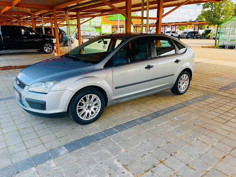 Gebraucht Ford Focus 101 PS (74 kW) 2005 Grau Kombi