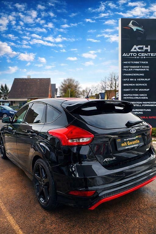 Gebraucht Ford Focus ST-Line 125 PS (91 kW) 2017 Schwarz Limousine