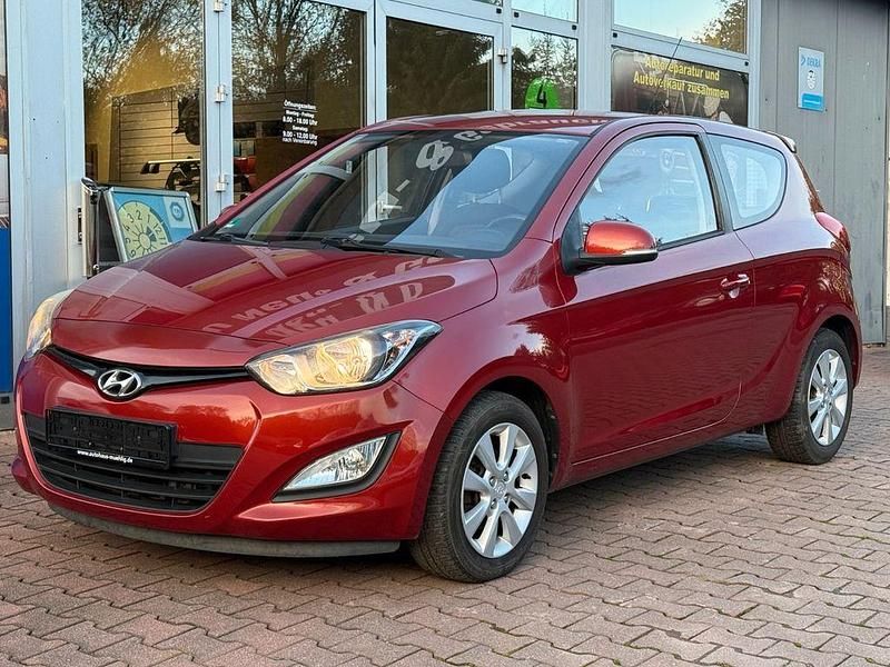 Rot Gebraucht 2014 Hyundai i20 Edition Kleinwagen | 5.700 € (Fairer Preis) - Bild 1/4