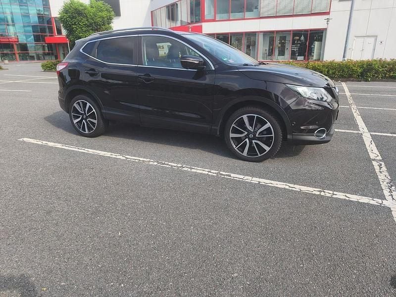 Violet Gebraucht 2014 Nissan Qashqai Tekna SUV | 9.700 € (Superpreis) - Bild 1/4