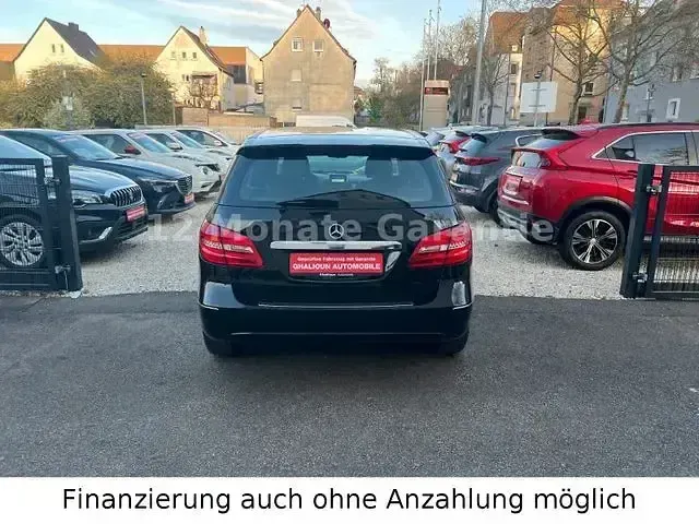 Gebraucht Mercedes B180 122 PS (89 kW) 2014 Schwarz Kleinwagen