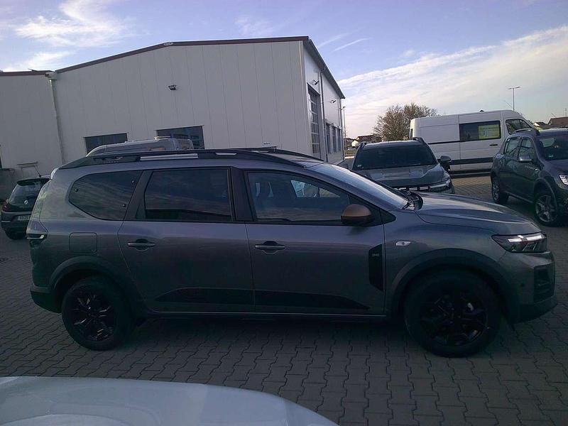 Neu Dacia Jogger Extreme 110 PS (80 kW) 2026 Schiefergrau Van / Kleinbus