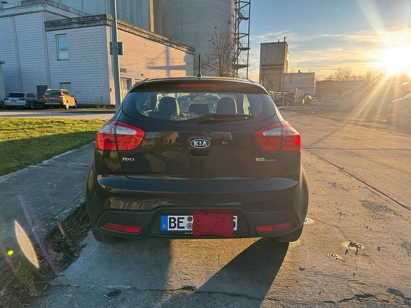Gebraucht Kia Rio 75 PS (55 kW) 2012 Schwarz Kleinwagen