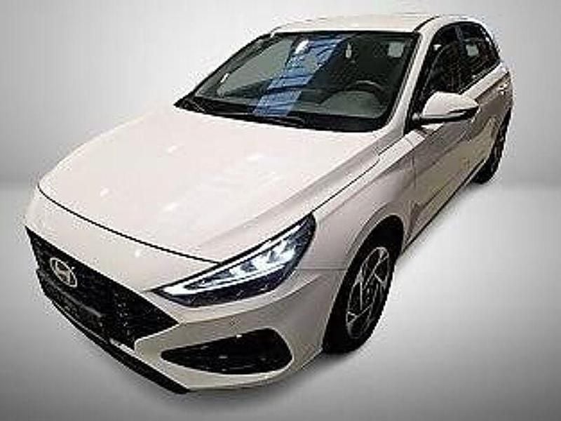 Weiß Gebraucht 2024 Hyundai i30 Style Limousine | 17.749 € (Superpreis) - Bild 1/4