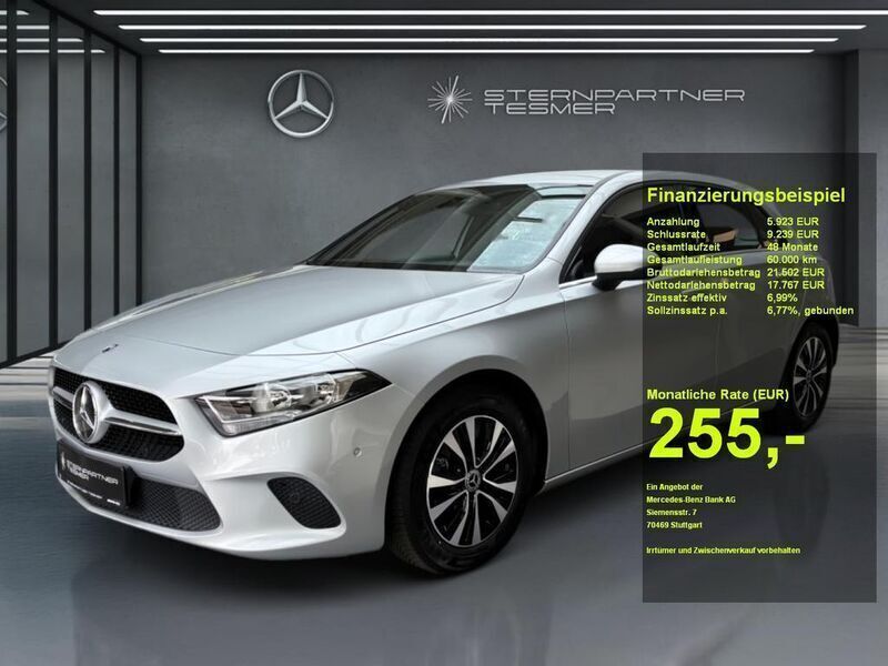 Silber Gebraucht 2022 Mercedes A200 Limousine | 23.690 € (Guter Preis) - Bild 1/3