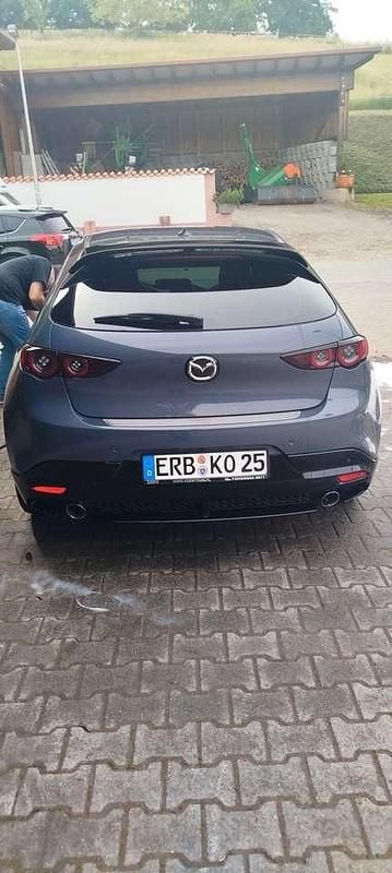 Grau Gebraucht 2021 Mazda 3 | 22.000 € - Bild 1/4