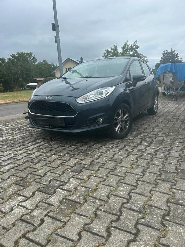 Grau Gebraucht 2017 Ford Fiesta Kleinwagen | 3.700 € (Superpreis) - Bild 1/4