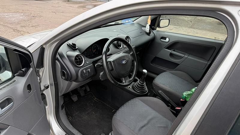 Gebraucht Ford Fiesta 80 PS (58 kW) 2003 Grau Kleinwagen
