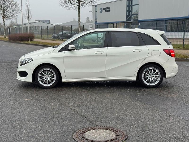 Gebraucht Mercedes B250 AMG line 211 PS (155 kW) 2018 Calcitweiss/zirrusweiss Van / Kleinbus