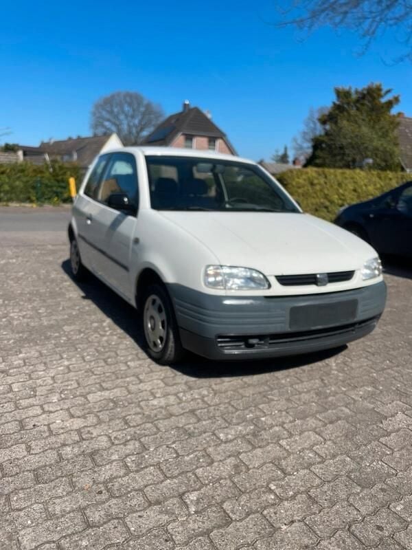 Weiß Gebraucht 2002 Seat Arosa Kleinwagen | 300 € - Bild 1/4