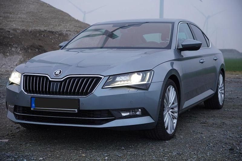 Gebraucht Skoda Superb Style 150 PS (110 kW) 2015 Grau Limousine