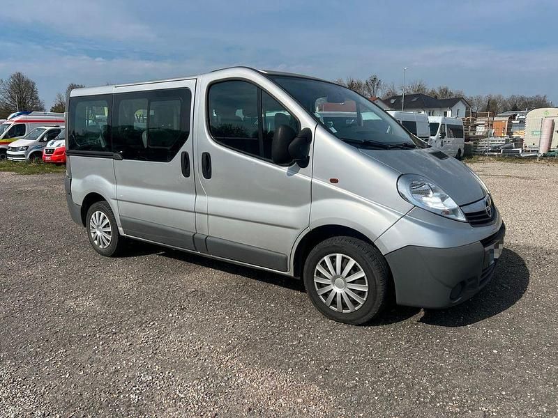 Gebraucht Renault Trafic 90 PS (66 kW) 2009 Silber Van / Kleinbus