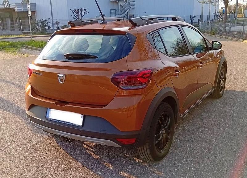Gebraucht Dacia Sandero Comfort 101 PS (74 kW) 2022 Orange Limousine