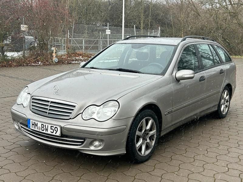 Grau Gebraucht 2005 Mercedes C220 Kombi | 3.300 € (Fairer Preis) - Bild 1/4