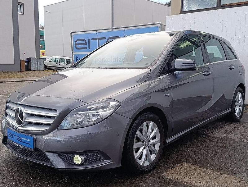 Gebraucht Mercedes B180 122 PS (89 kW) 2012 Grau Van / Kleinbus