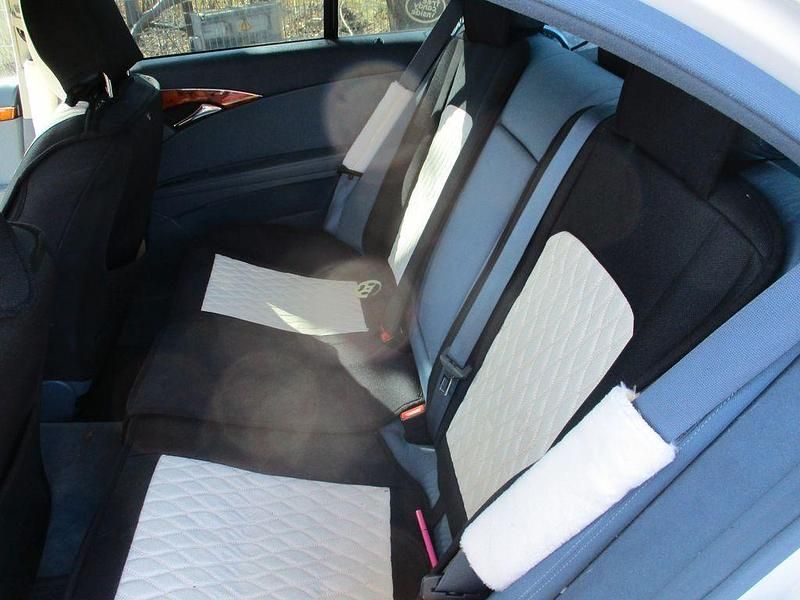 Gebraucht Mercedes E220 150 PS (110 kW) 2005 Weiß Limousine