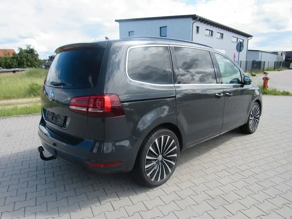 Gebraucht VW Sharan Comfortline 177 PS (130 kW) 2019 Grau Van / Kleinbus