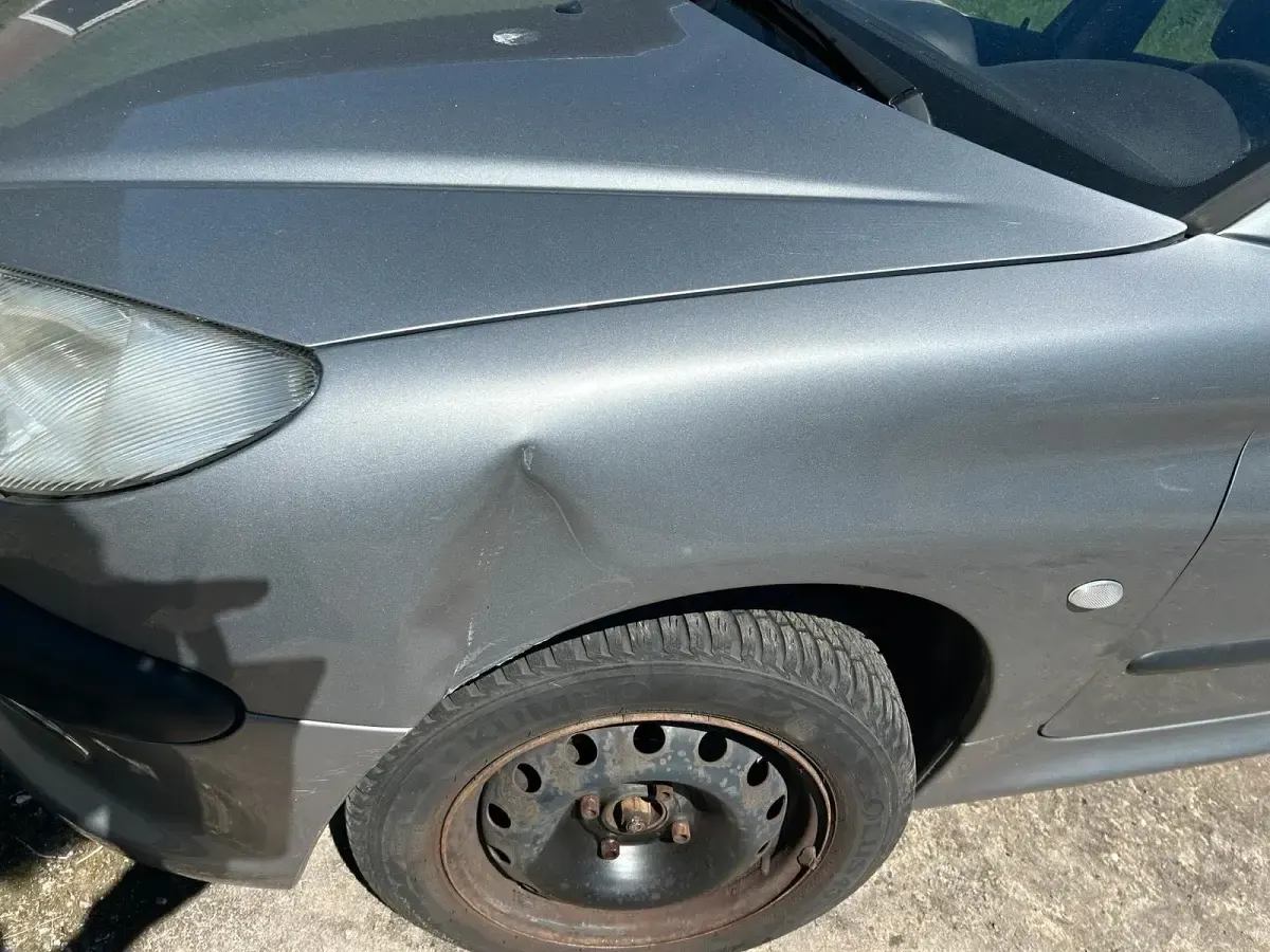 Gebraucht Peugeot 206 75 PS (55 kW) 2002 Silber Kleinwagen