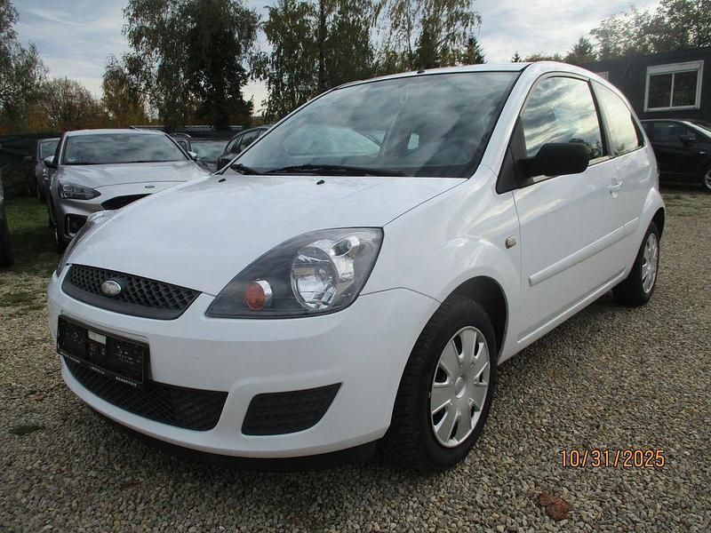 Weiß Gebraucht 2007 Ford Fiesta Style Kleinwagen | 2.350 € (Fairer Preis) - Bild 1/4