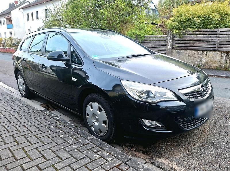 Gebraucht Opel Astra 140 PS (102 kW) 2012 Schwarz Kombi