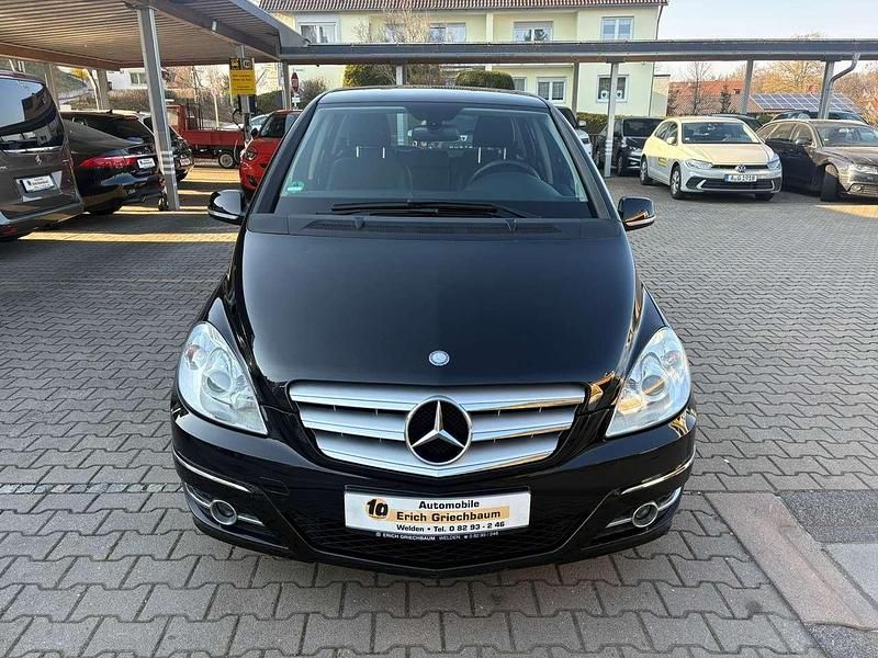 Gebraucht Mercedes B180 116 PS (85 kW) 2010 Kosmosschwarz Van / Kleinbus