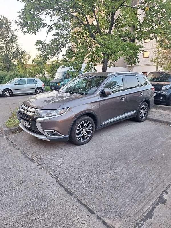 Gebraucht 2016 Mitsubishi Outlander Diamant Edition SUV | 10.000 € (Fairer Preis) - Bild 1/4
