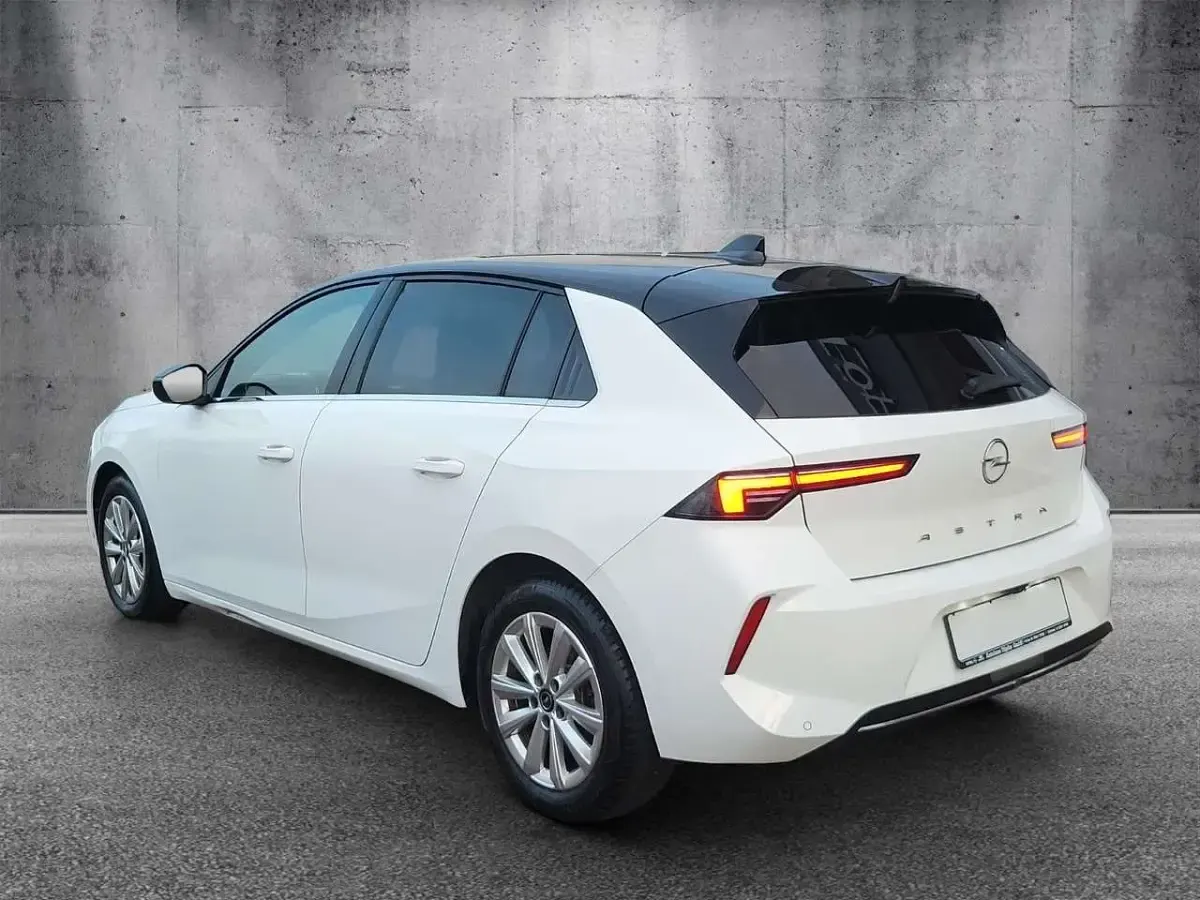 Gebraucht Opel Astra Elegance 131 PS (96 kW) 2023 Weiß Kleinwagen
