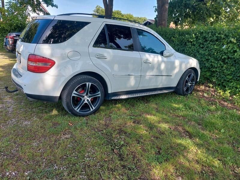 Weiß Gebraucht 2008 Mercedes ML280 SUV | 10.600 € (Etwas zu teuer) - Bild 1/4