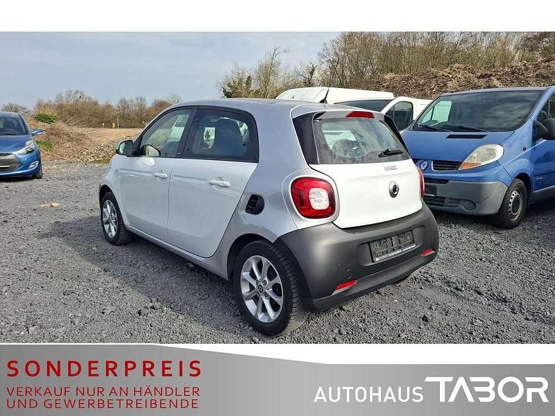 Gebraucht Smart ForFour Passion 71 PS (52 kW) 2015 Cool silver Kleinwagen