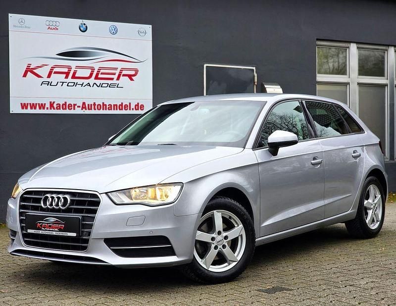 Silber Gebraucht 2015 Audi A3 Attraction Limousine | 13.450 € (Fairer Preis) - Bild 1/4