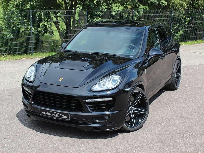 Tiefschwarzmetallic Gebraucht 2013 Porsche Cayenne Turbo SUV | 32.958 € (Etwas zu teuer) - Bild 1/4
